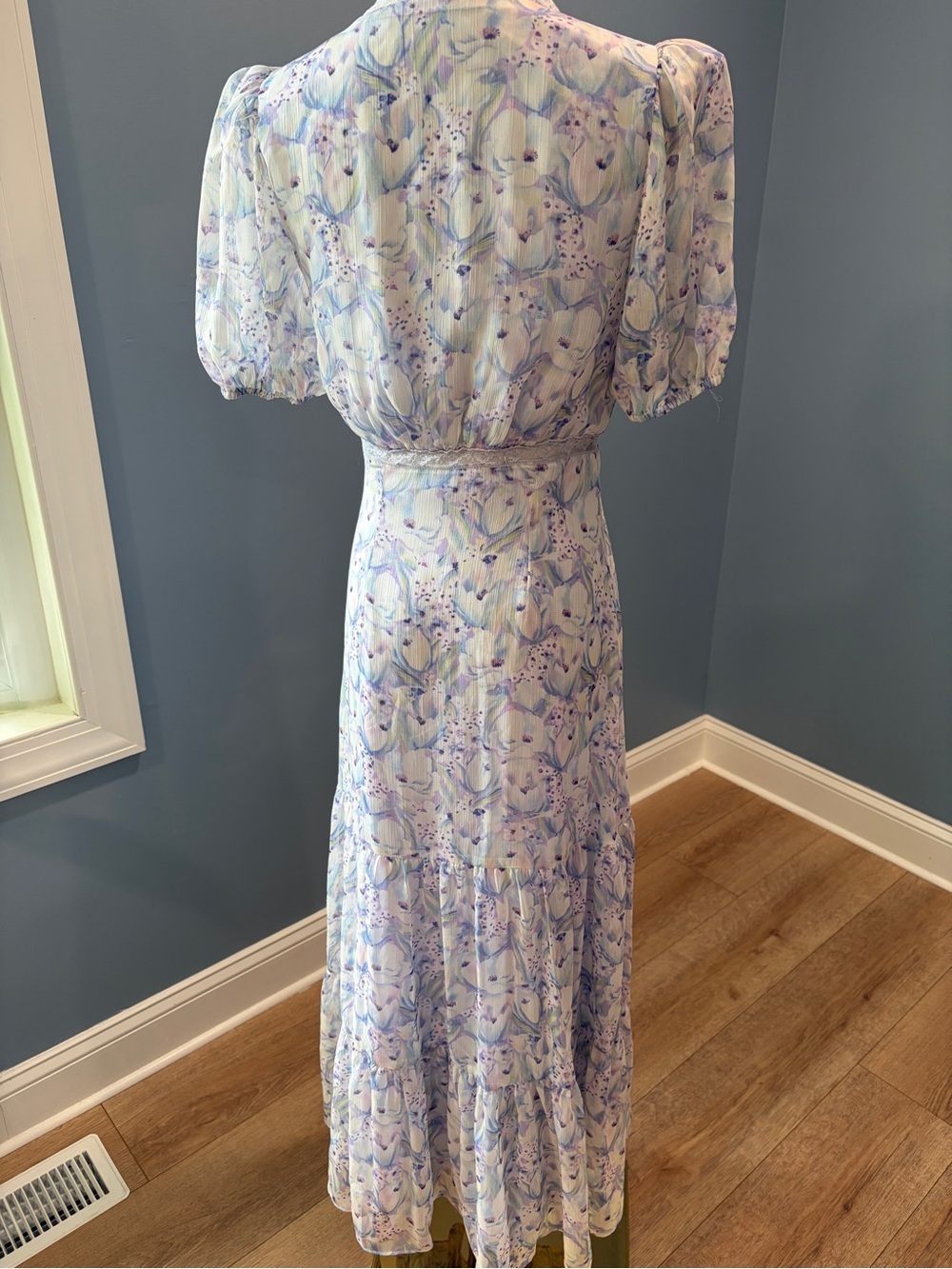 ASTR The Label Lavender Floral Tiered Midi Dress Small - Picture 5 of 9